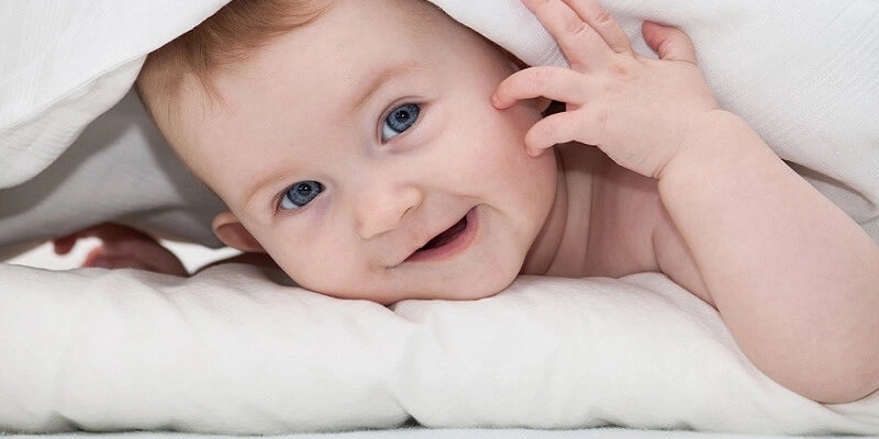 Mơ thấy trẻ con đánh số mấy? Giải mã điềm báo và con số may mắn